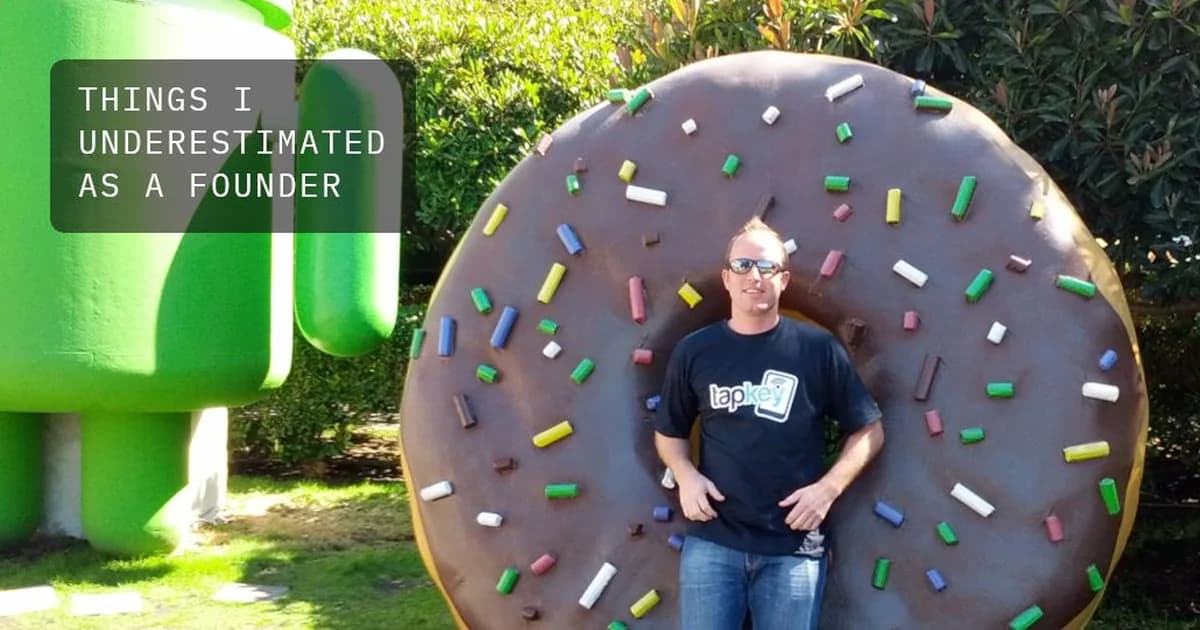 Gregor Zehetner in a Tapkey T-shirt in front of a giant donut sculpture